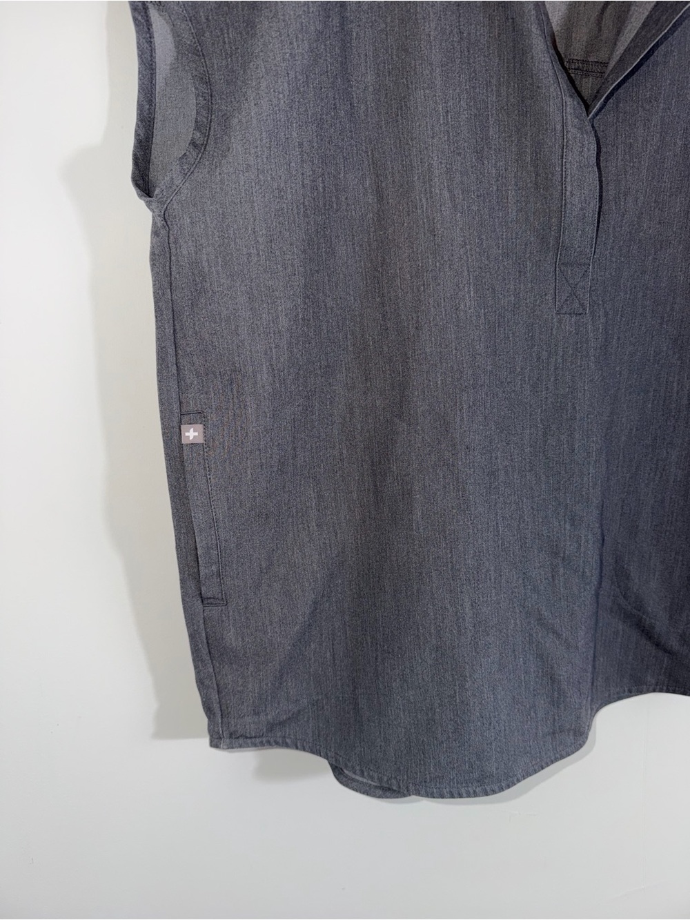 FIGS Rafaela Oversized Scrub Тор - Graphite FIGS medium - Picture 2 of 7